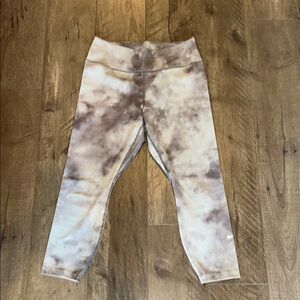 NIKE DRI-FIT THE NIKE ONE TIGHT FIT MID RISE CROPPED LEGGINGS MEDIUM